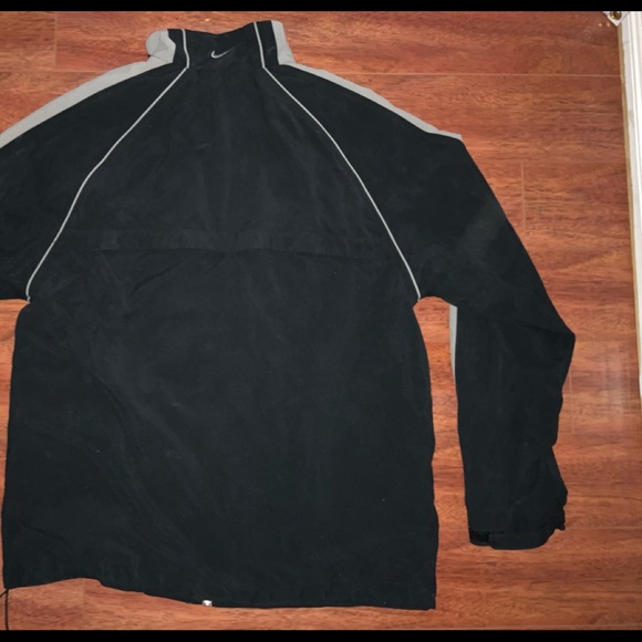 NIKE Track Windbreaker Large - Picture 4 of 4